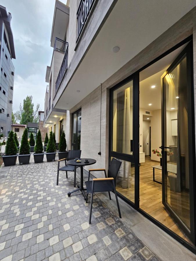 Orion Aparthotel Erevan Esterno foto