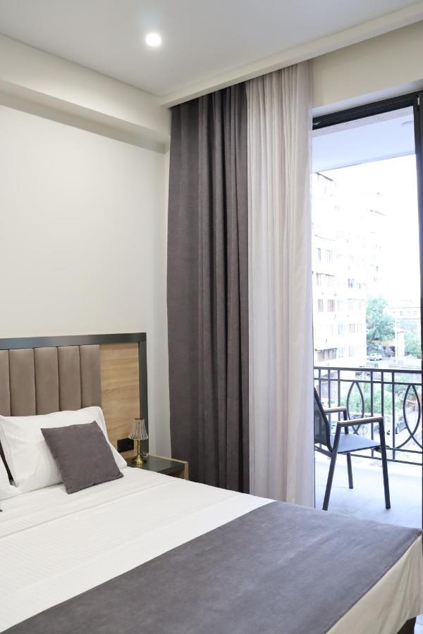 Orion Aparthotel Erevan Esterno foto